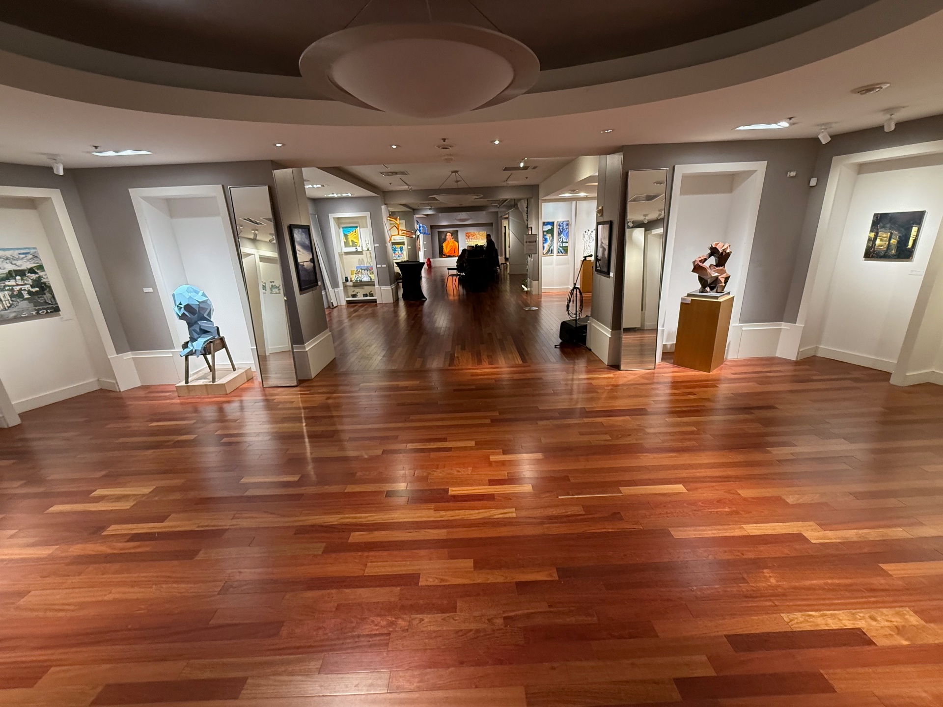 Main hall at 2 Embarcadero Center